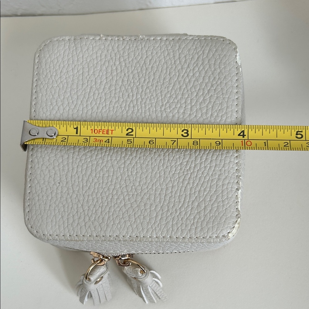 Compact White Leather Travel Jewelry Case with Tassel Zipper - Picture 2 of 8